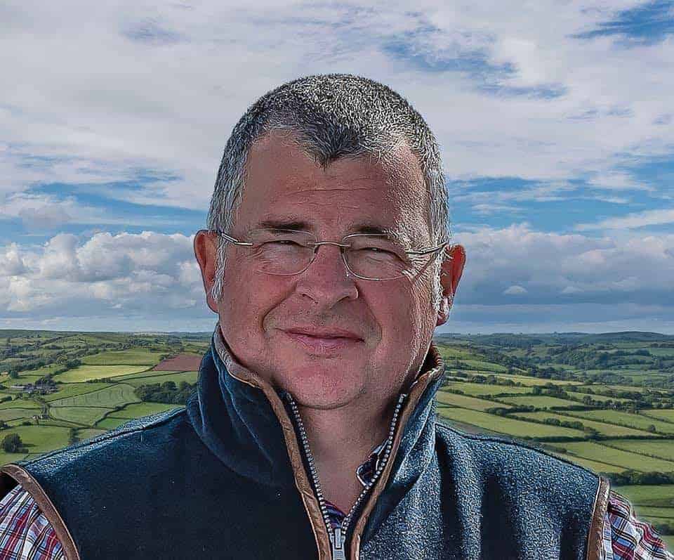 Canciller Iain McIntosh. Imagen: Facebook
